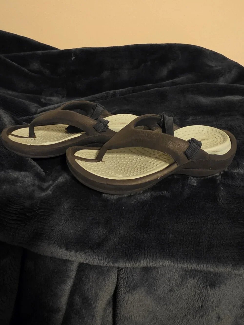 Jibbetz By CROCS Brown and Cream Kids Thong Sandals